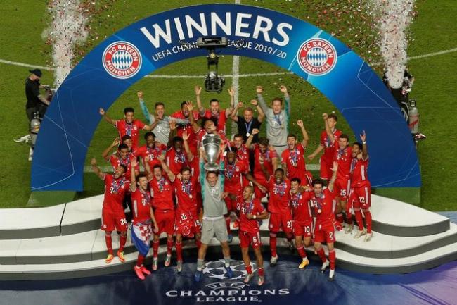 Cảnh ăn mừng của đội bóng nhỏ sau khi đánh bại ông lớn tại FA Cup